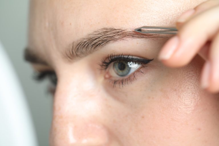 Epilation-des-sourcils