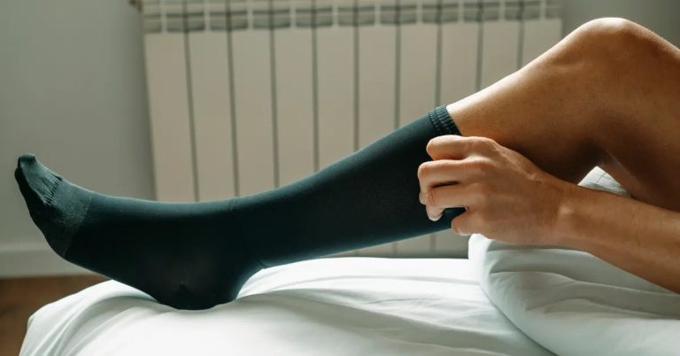 faut-il-dormir-avec-des-bas-de-contention