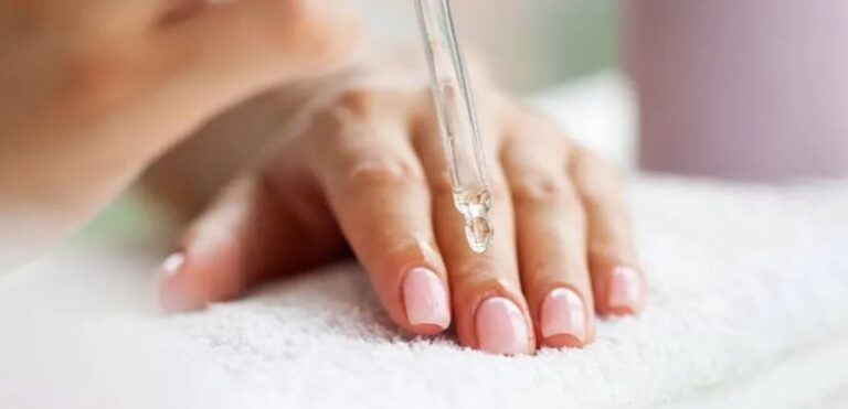 soin-des-ongles-a-lhuile-de-ricin
